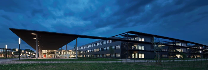 Klinikum in der Abenddämmerung