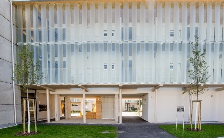 Fassade mit Lamellen